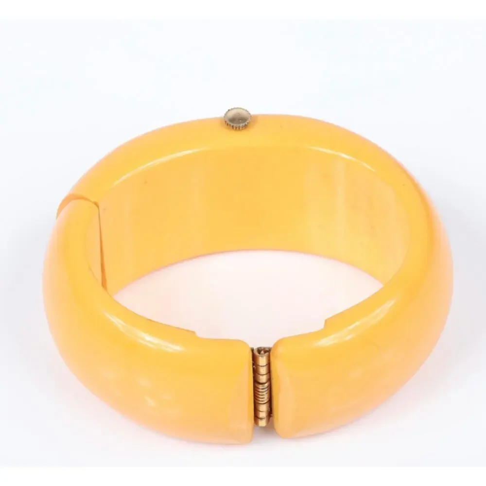 Vintage Butterscotch Royal Dynasty Bakelite Clamper Cuff Bracelet Watch